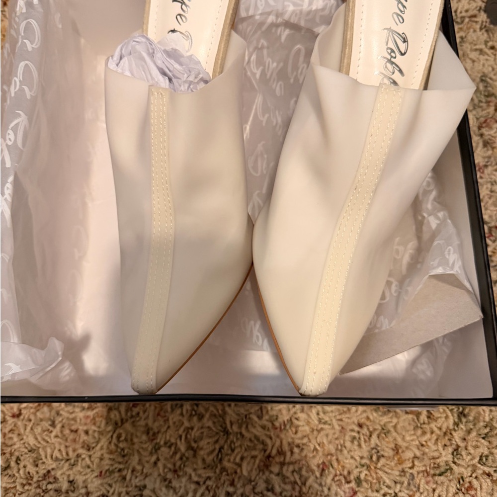 Cape Robbin Cream Heeled Boots